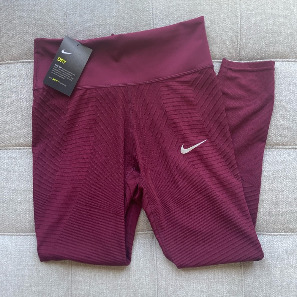 NWT Nike Epic Lux Tight Fit Mid Rise Full Length Legging